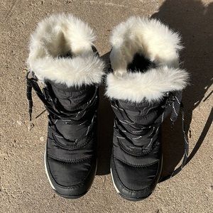Sorel short boots